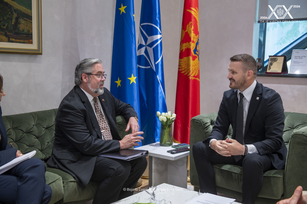 Ministar Dukaj – Majkl Kiz, otpravnik poslova u Ambasadi SAD (2)