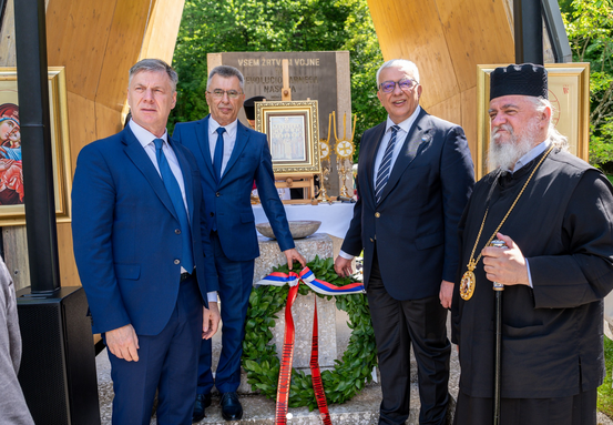 Mandić položio vijenac na spomen-obilježje posvećeno stradarlima na Zidanom mostu: Osuda zločina totalitarnih režima ključ pomirenja