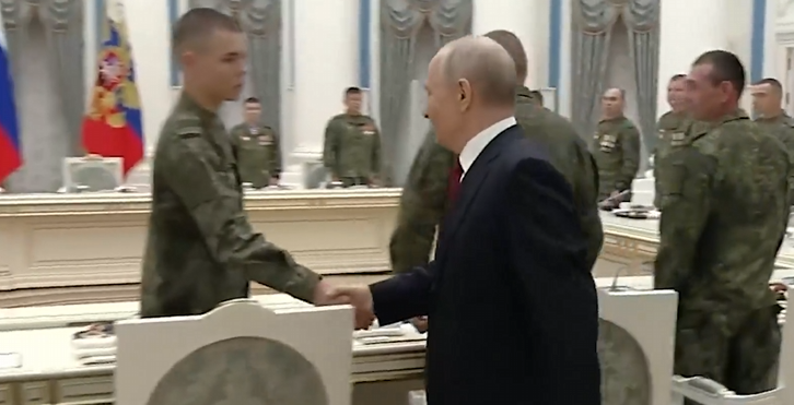 Putin sa učesnicima SVO u Kremlju: Dan Rusije je vaš dan