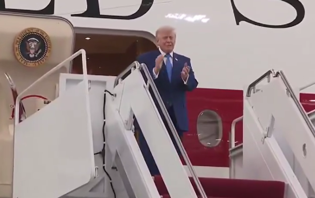 (VIDEO) Tramp predstavio avion koji mu je poklonio Katar