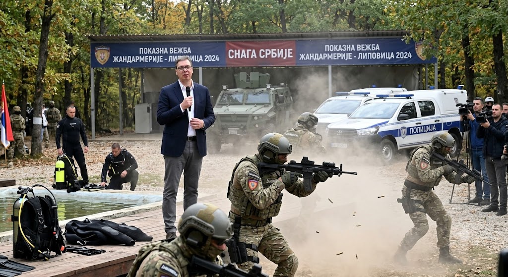 Vučić prisustvovao pokaznoj vježbi Žandarmerije: Država nastavlja ulaganja u opremu i kadrove