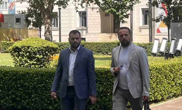 U toku sastanak većine u Glavnom gradu, prisustvuje i predstavnik DNP-a