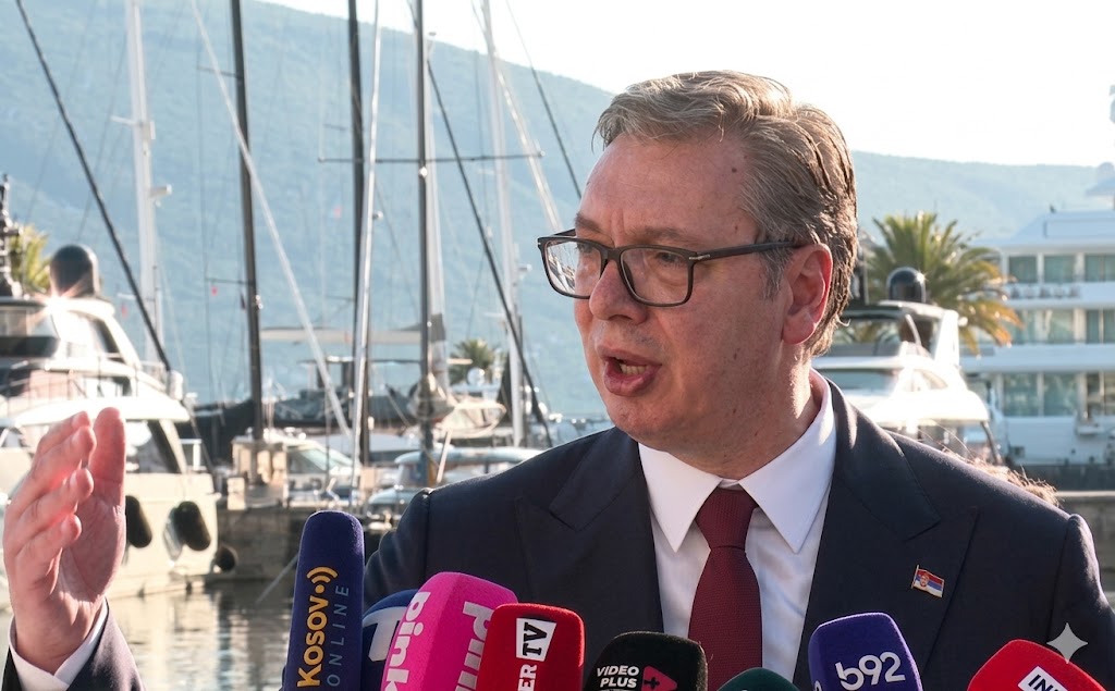 Vučić iz Tivta: Priče o destabilizaciji Crne Gore su besmislene, momci sa banerima nisu kriminalci; Zvicer na Skaju i ranije dogovarao moju likvidaciju!
