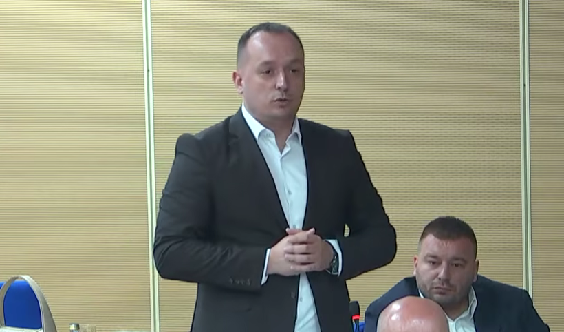 U toku sjednica Skupštine Glavnog grada; Bulatović: Rekli smo da nećemo smjenjivati Mujovića, ali nećemo dozvoliti prinudnu upravu