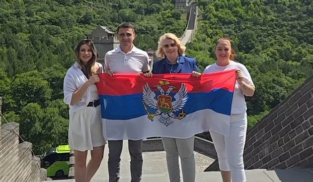 Delegacija DNP-a u Kini: Sa trobojkom na Kineskom zidu