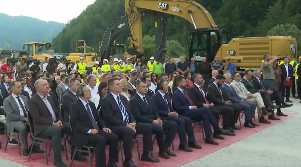 U toku ceremonija povodom početka pripremnih radova na drugoj dionici auto-puta