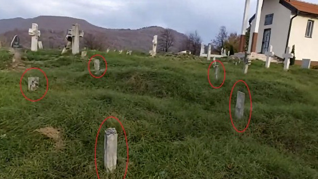 Na pravoslavnom groblju kod Zenice oštećeno najmanje sedam krstova