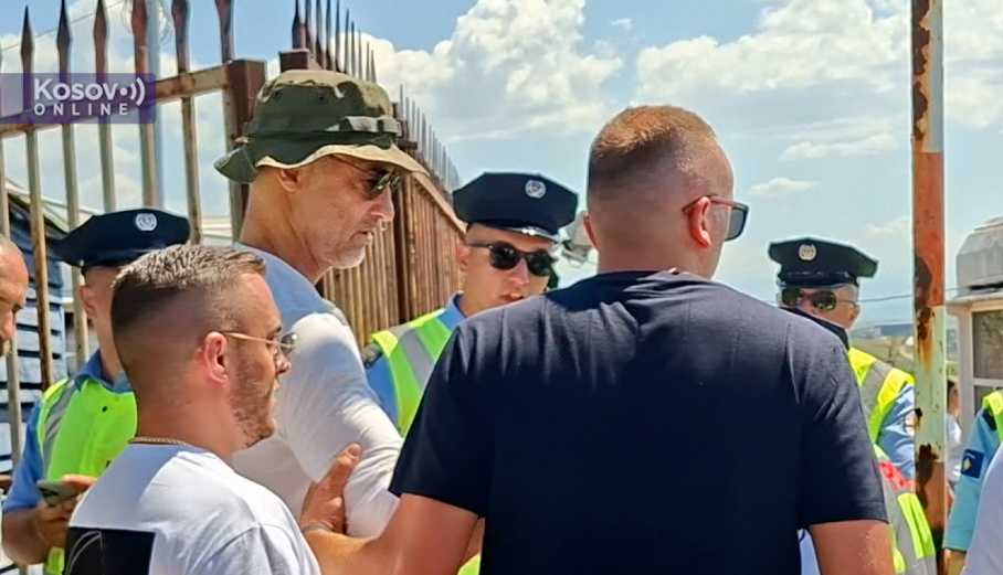 Na Kosmetu nema mira za Vidovdan: Prištinska policija privela desetine Srba nakon odsluženog parastosa, uhapšene i djevojke!