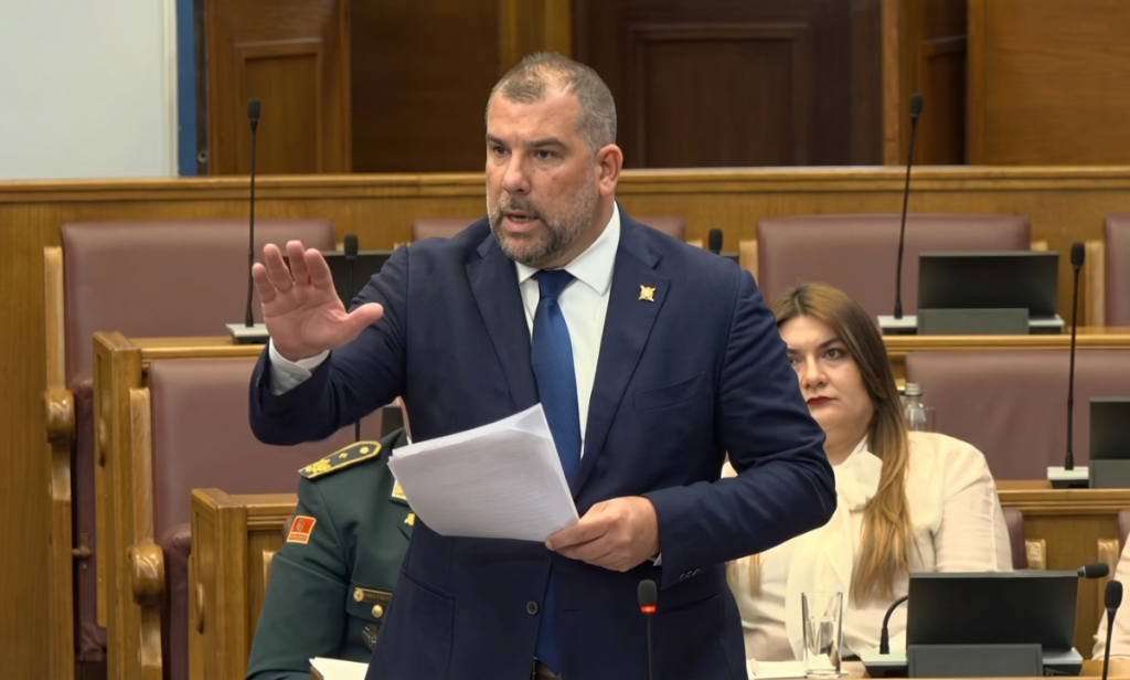 Krapović odgovorio Zirojeviću: Nedorasli ste i lako je upravljati Vama, Vi ste obavještajno i bezbjednosno kompromitujući