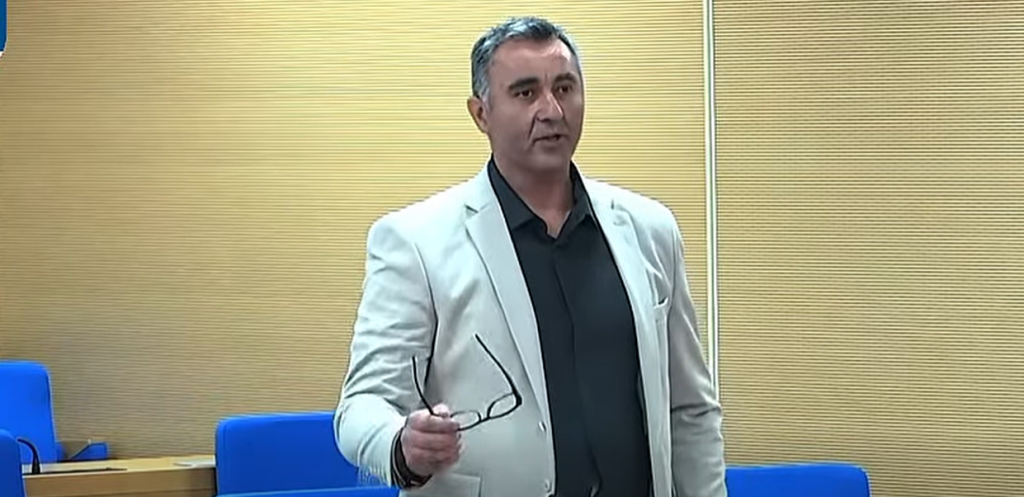 Mitrović (DNP): Dok PES mijenja DPS dresove, ja i dalje nosim ožiljke od pendreka (VIDEO)