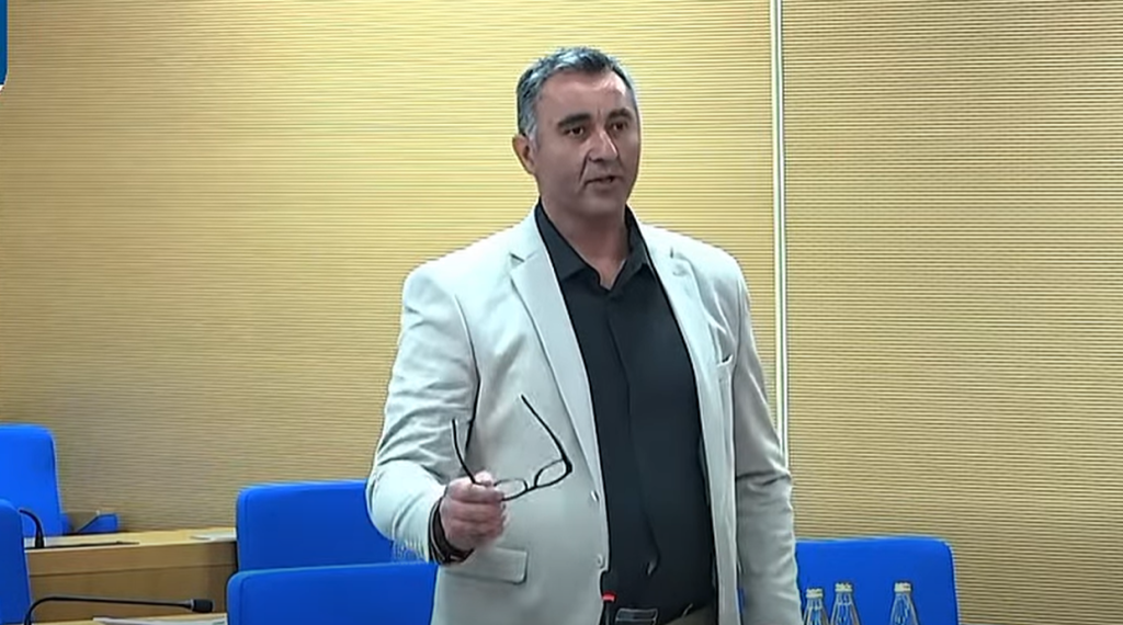 Mitrović (DNP): Dok PES mijenja DPS dresove, ja i dalje nosim ožiljke od pendreka (VIDEO)