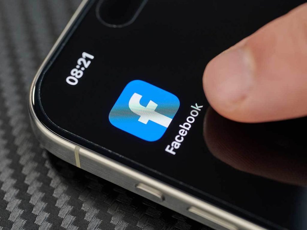 Pao Facebook! U toku je masovni prekid rada, aplikacija se ne učitava