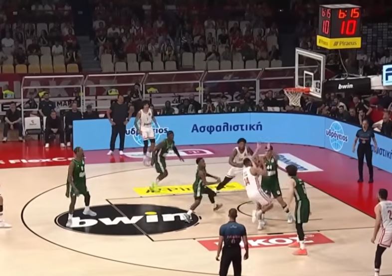 Haos u Pireju: Olimpijakos dobio Panatinaikos, pa izbila tuča nakon meča (VIDEO)