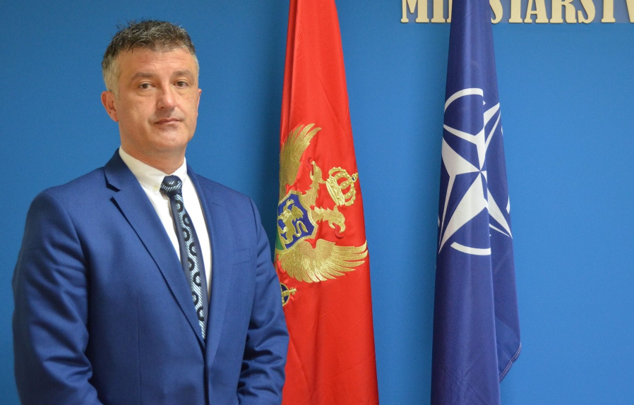 Miješanje u unutrašnje stvari Srbije: Kćerka crnogorskog diolomate među aktivnim blokaderima za rušenje Vučića!