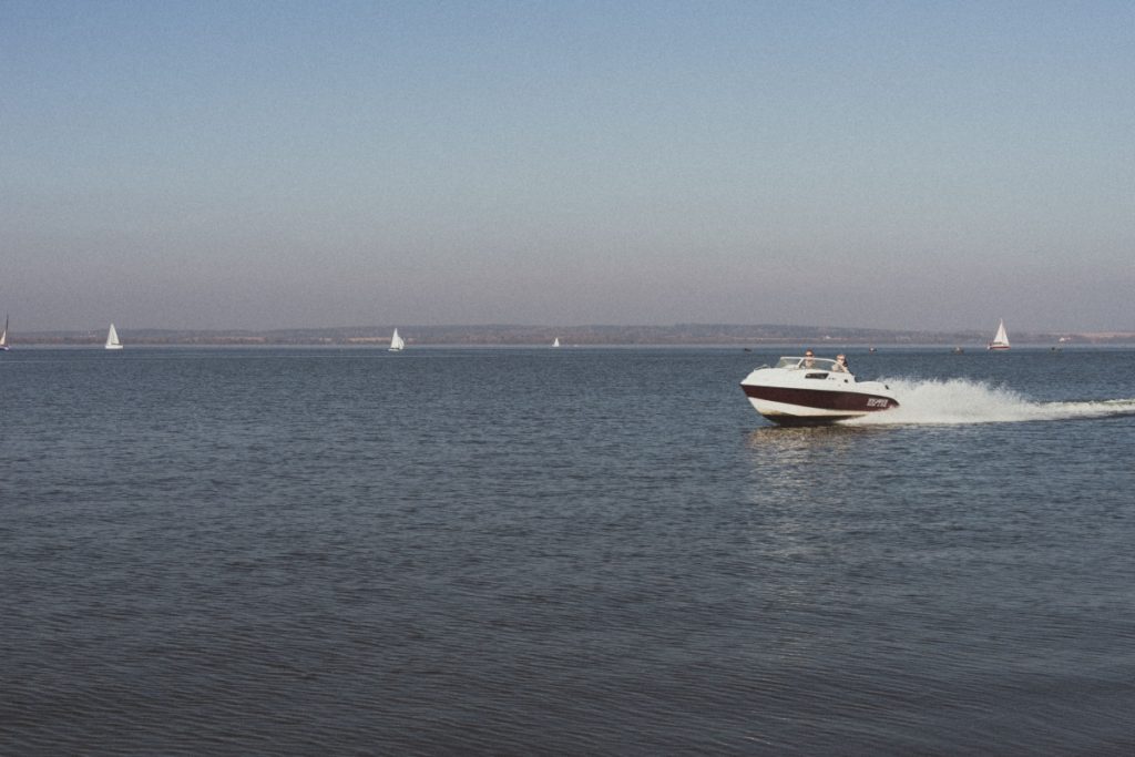 Turisti bez dozvola voze glisere blizu plaže i ugrožavaju plivače, Budvi hitno potrebno plovilo hitne pomoći