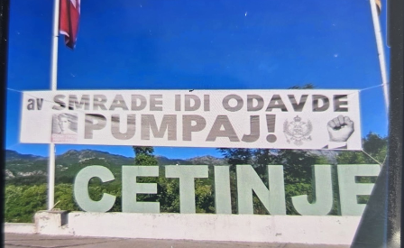 Sramni transparenti osvanuli širom Crne Gore: Uvrede na račun predsjednika Srbije!
