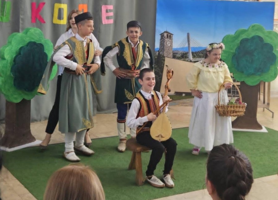 Priredba učenika i izložba umjetničkih radova povodom Dana škole Resursnog centra „1. jun“