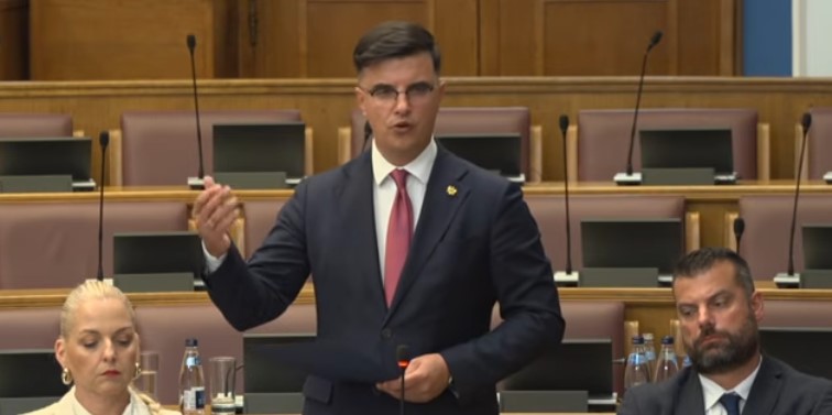 Šaranović: Razmatra se zabrana korišćenja društvenih mreža mlađima od 16 godina
