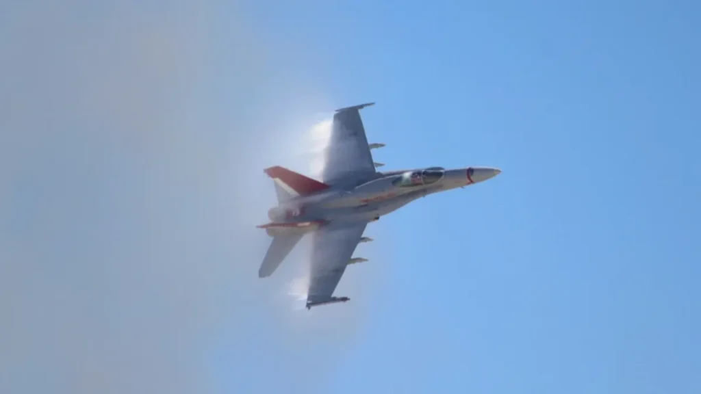 Srušio se američki borbeni avion u državi Vašington, izazvao šumski požar