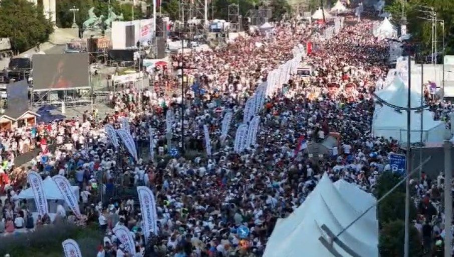 UJEDINJENA SRBIJA: Veličanstven snimak skupa „Srbija jedna porodica“ iz vazduha