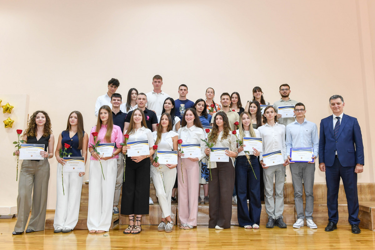 Nagrađeni najuspješniji tivatski učenici (FOTO)