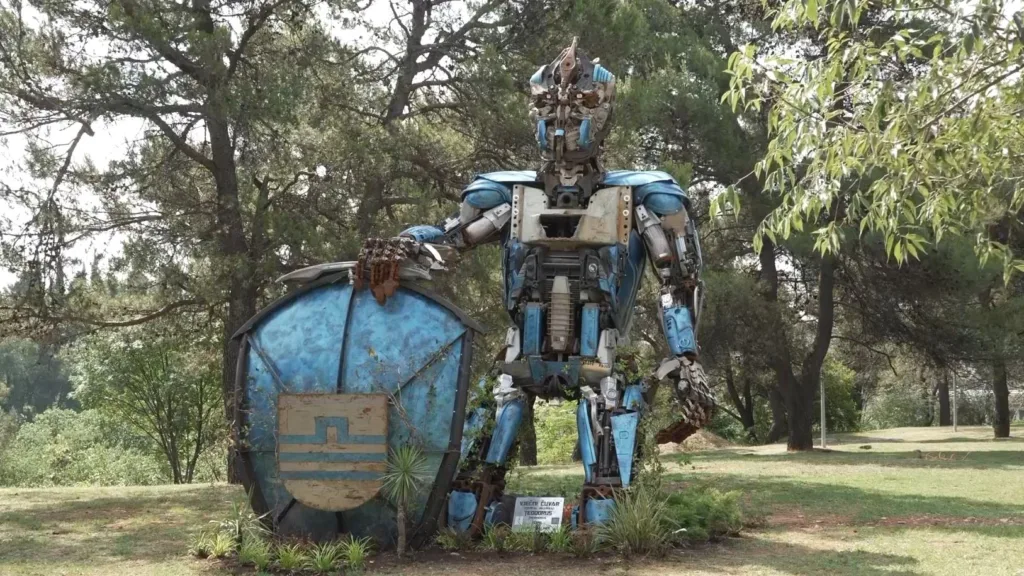 Atrakcija u Podgorici: Transformers „čuva“ staru Vladu
