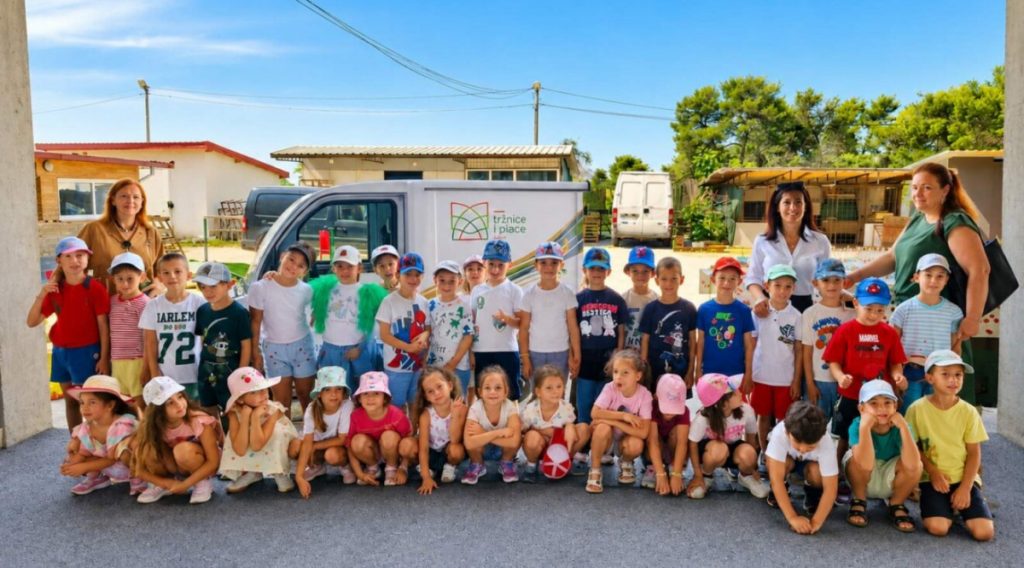 Tržnice i pijace Podgorice i JPU “Đina Vrbica” organizovali aktivnost “U susret ljetu sa našim mališanima”