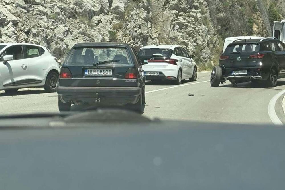 Saobraćajna nezgoda na putu Cetinje – Budva: Sudarila se tri automobila