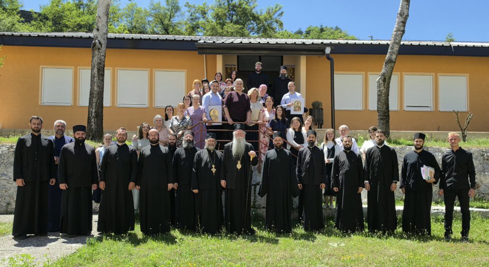 (FOTO) Na Cetinju održan Sabor vjeroučitelja; Mitropolit Joanikije: Nažalost, vjeronauka je odavno potisnuta u školama ali vi Riječ Božiju prenosite djeci