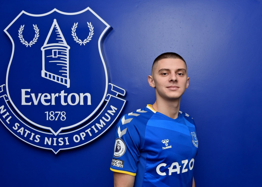 Ukrajinski fudbaler Vitalij Mikolenko produžio ugovor sa Evertonom