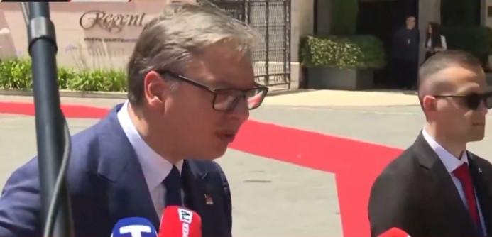 Hit u Tivtu, Vučić pojasnio novinarima: Nemam veze sa duvanskom aferom, pobrkaliste me sa nekim ko je mnogo visok! (VIDEO)