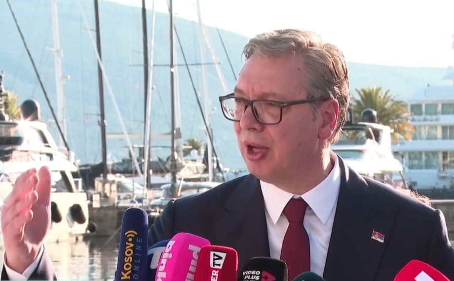 Vučić iz Tivta: Priče o destabilizaciji Crne Gore su besmislene, momci sa banerima nisu kriminalci; Zvicer na Skaju i ranije dogovarao moju likvidaciju!