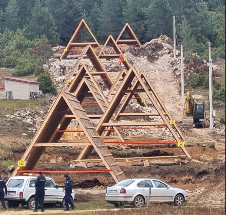 Policija na Žabljaku otkrila više od 150 nelegalno izgrađenih objekata, prijave protiv 60 osoba