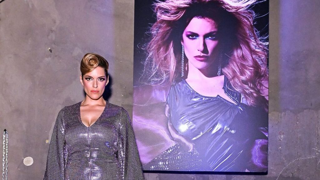 „Kosmička isporuka“ Zoe Kide: Poznate ličnosti uživale u jedinstvenom muzičkom performansu u Silosima