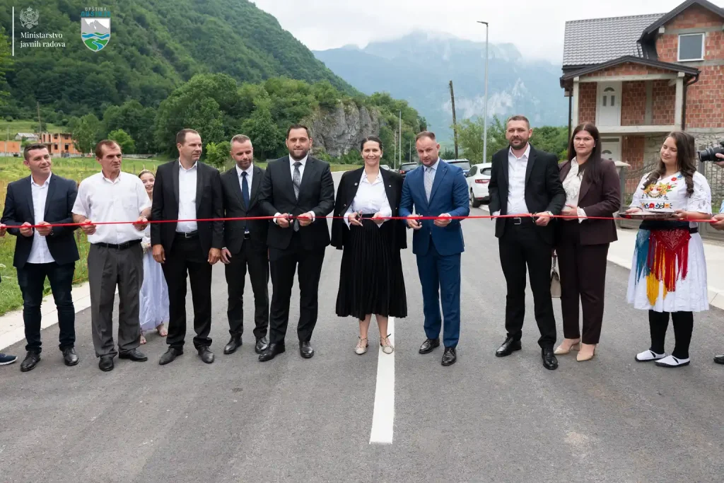 Posjeta ministarke Adžović Gusinju: Obilježeni početak radova na važnim infrastrukturnim projektima i obilasci završenih objekata (FOTO)