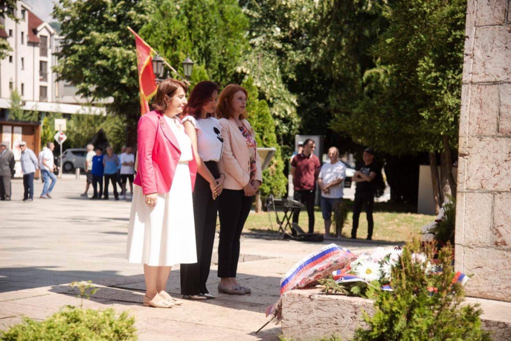 AŽ DPS Crne Gore: Povodom Dana državnosti položile smo vijence na spomenike antifašizma
