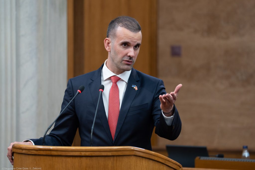 Sjutra premijerski sat: Abazović pitao Spajića; “Što bi, pa Vam pobjegoše Korejci?”