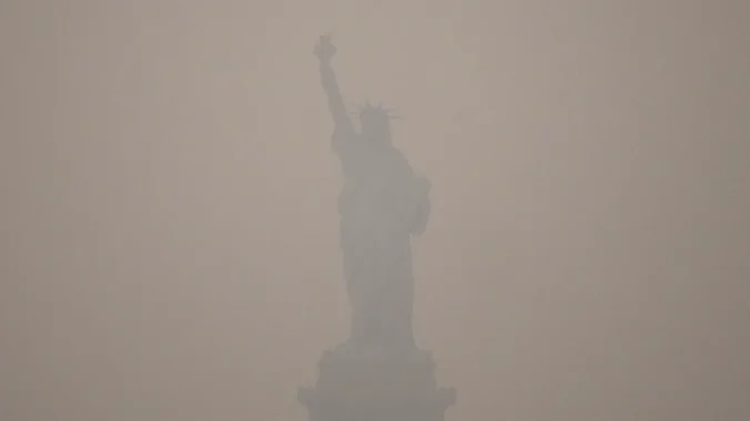 Dramatično u Americi: 50 miliona ljudi na udaru vremenskih nepogoda i dima od šumskih požara iz Kanade