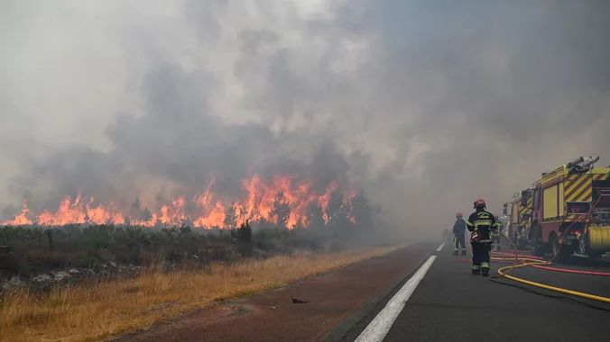 Požari u Francuskoj se proširuju: Stotine hiljada ljudi evakuisano, vojska preuzela kontrolu.