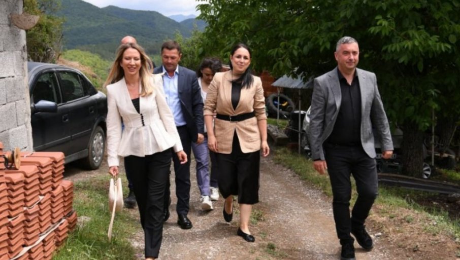 Kancelarija za KiM obišla porodice Tomović i Krneta: Najavljena pomoć u rješavanju stambenog pitanja