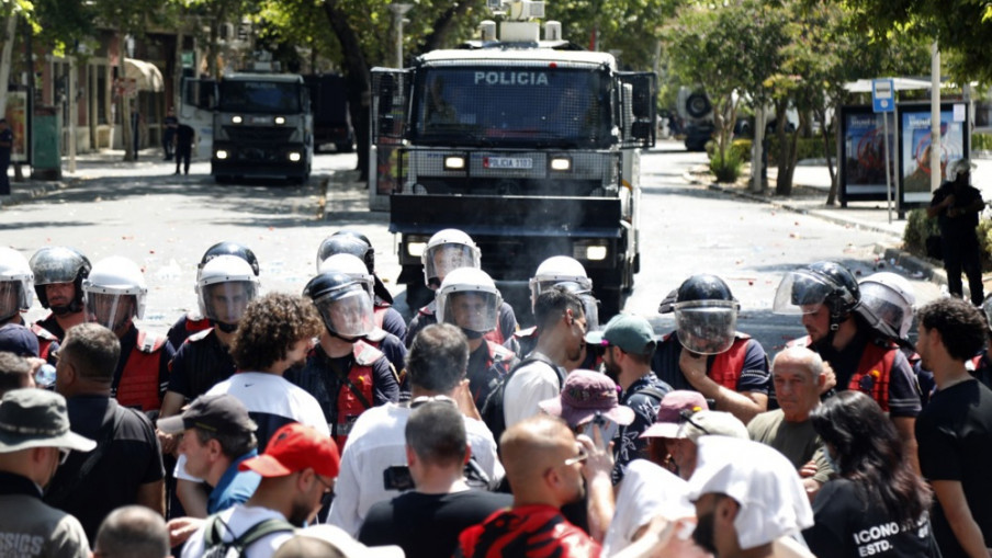 Sukobi policije i demonstranata u Tirani zbog plana za luksuzni turistički kompleks