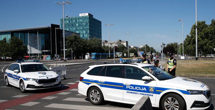 Drama u Zagrebu: Muškarac kod osnovne škole prijetio bombom, policija ga savladala!