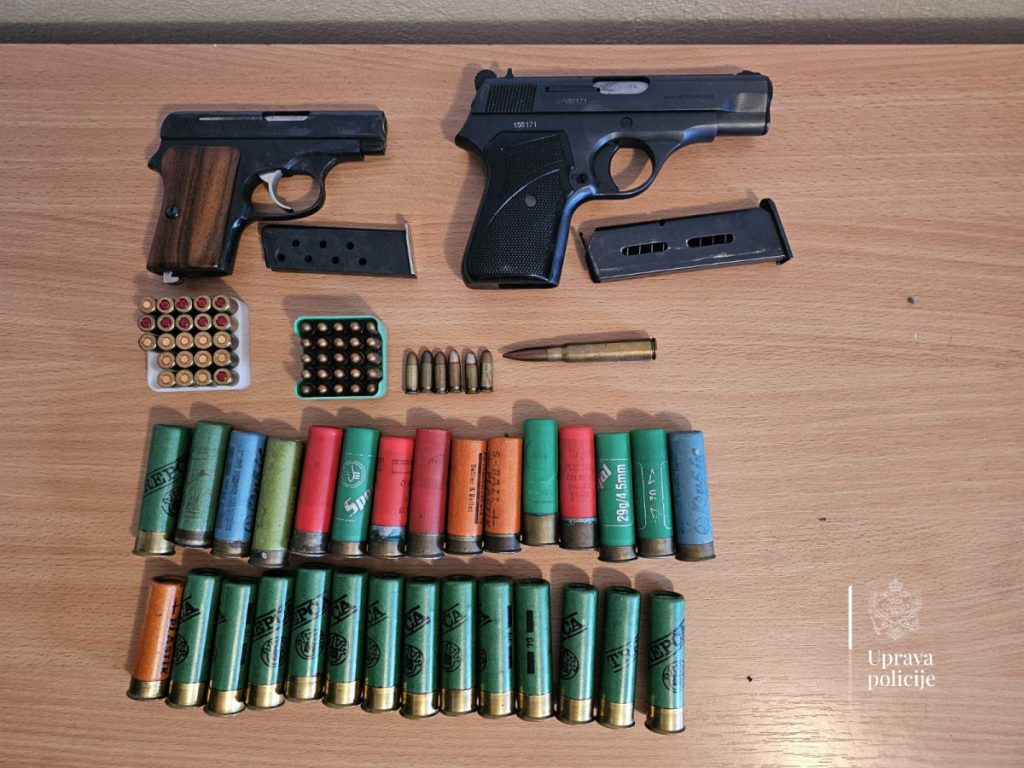 Pojačane aktivnosti policije u Nikšiću: Oduzeto oružje i municija