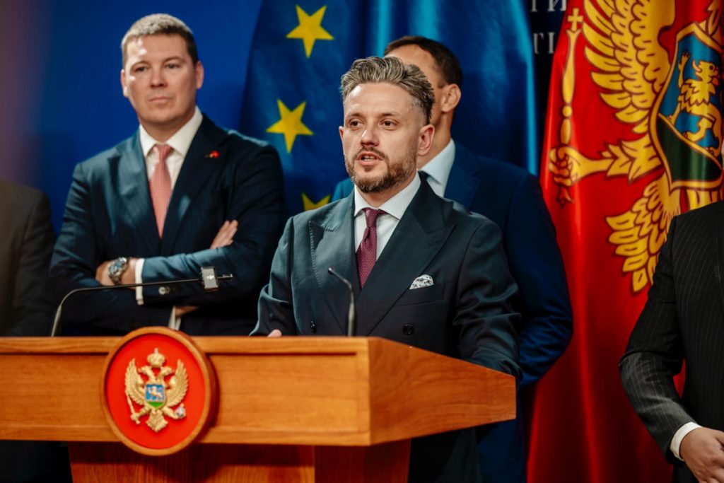 Radovanić: Umjesto pitanja pijaće vode, cijena i penzija, Vlada se bavi novom raspodjelom fotelja