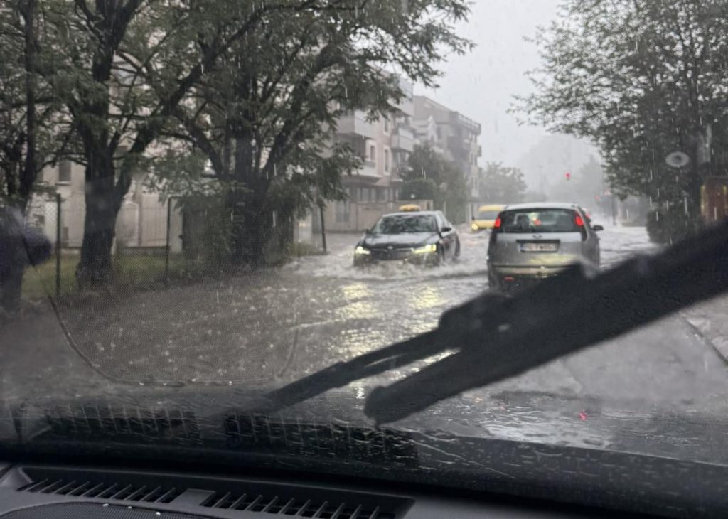 Kišno jutro u Crnoj Gori: Podgorica pod vodom!