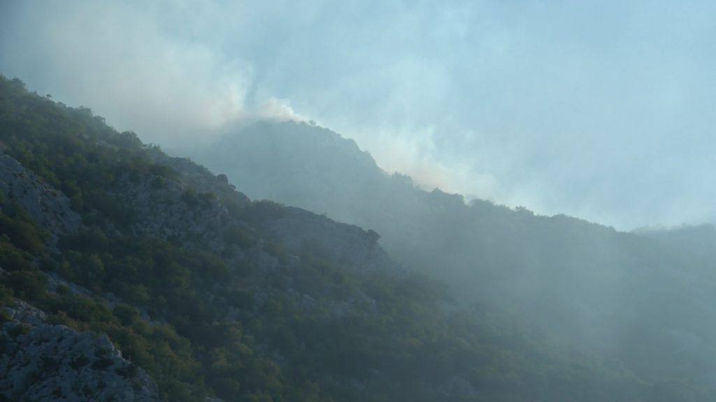 Širi se požar na Orjenu, gašenje neizvjesno zbog jakog vjetra