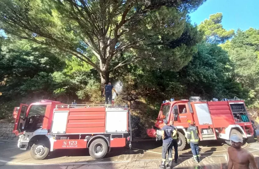 Požar u Sutomoru: Izbio između Jadranske magistrale i pruge