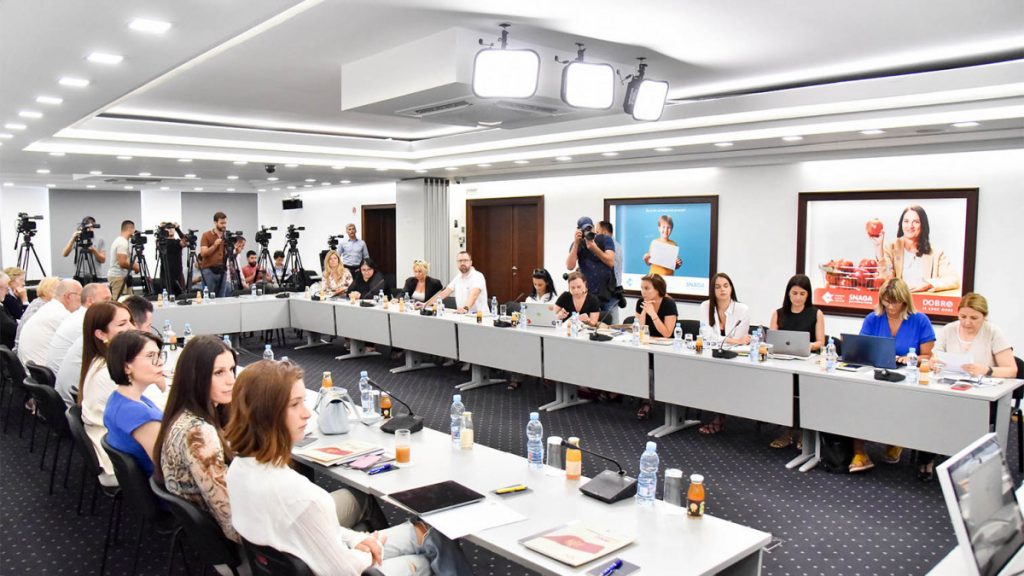 Privredna komora Crne Gore predstavila put do 2035: Cilj produktivnija i izvozno konkurentnija Crna Gora (FOTO)