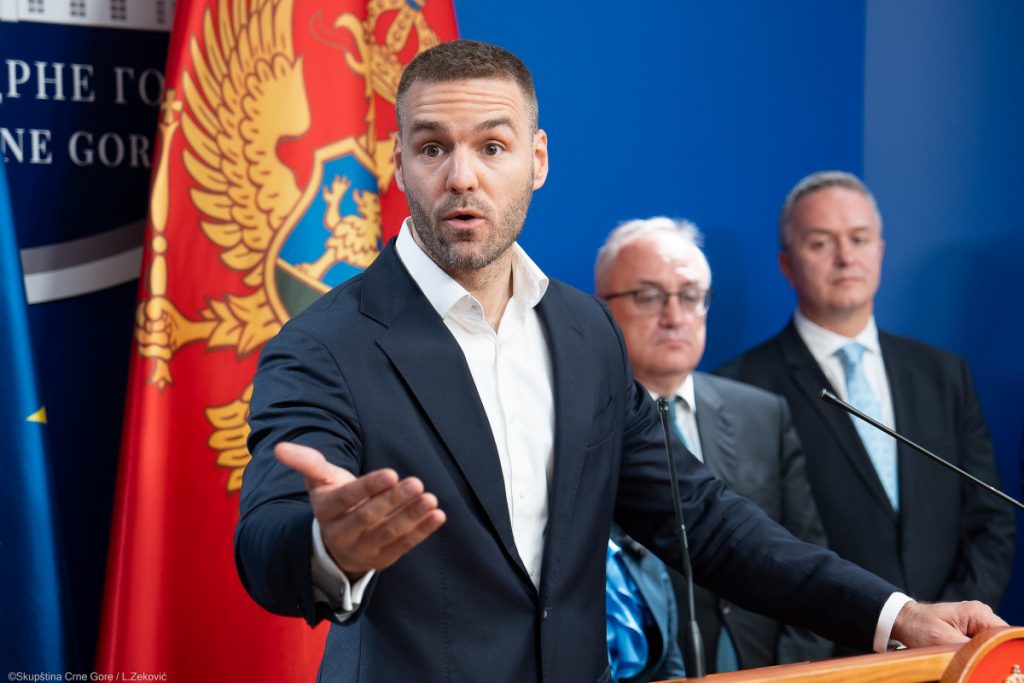 Rakočević: Vlada hitno da iskoristi zakonsku mogućnost i smanji akcize na gorivo