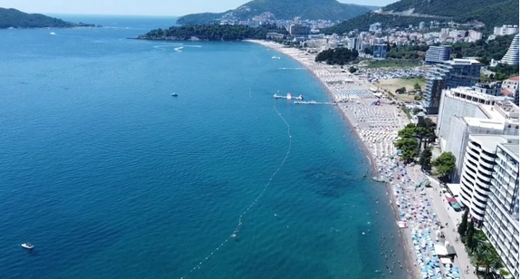 Bečići puni turista, sezona na vrhuncu, cijene stabilne